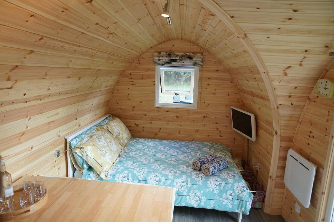 The Piggery Pod Hotell Sittingbourne Exteriör bild