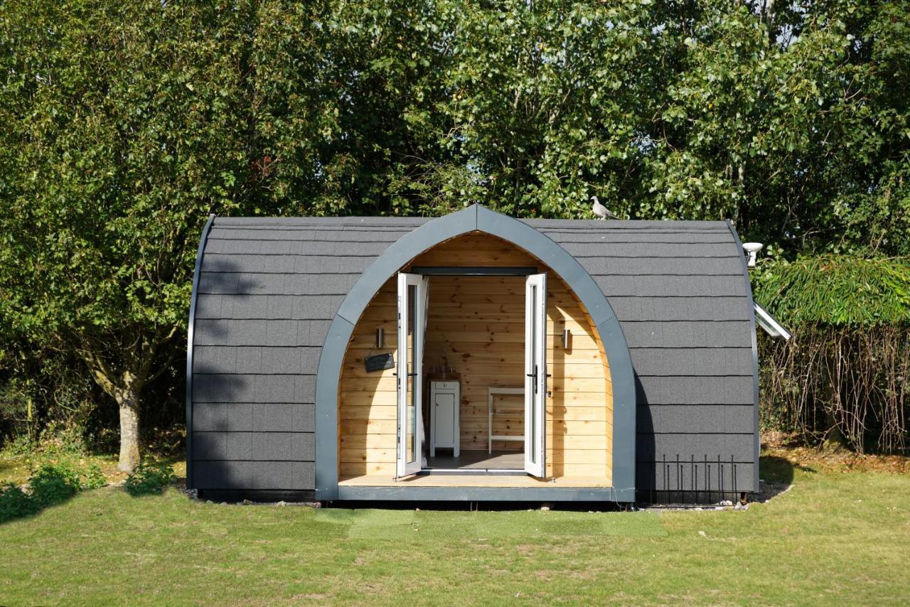 The Piggery Pod Hotell Sittingbourne Exteriör bild