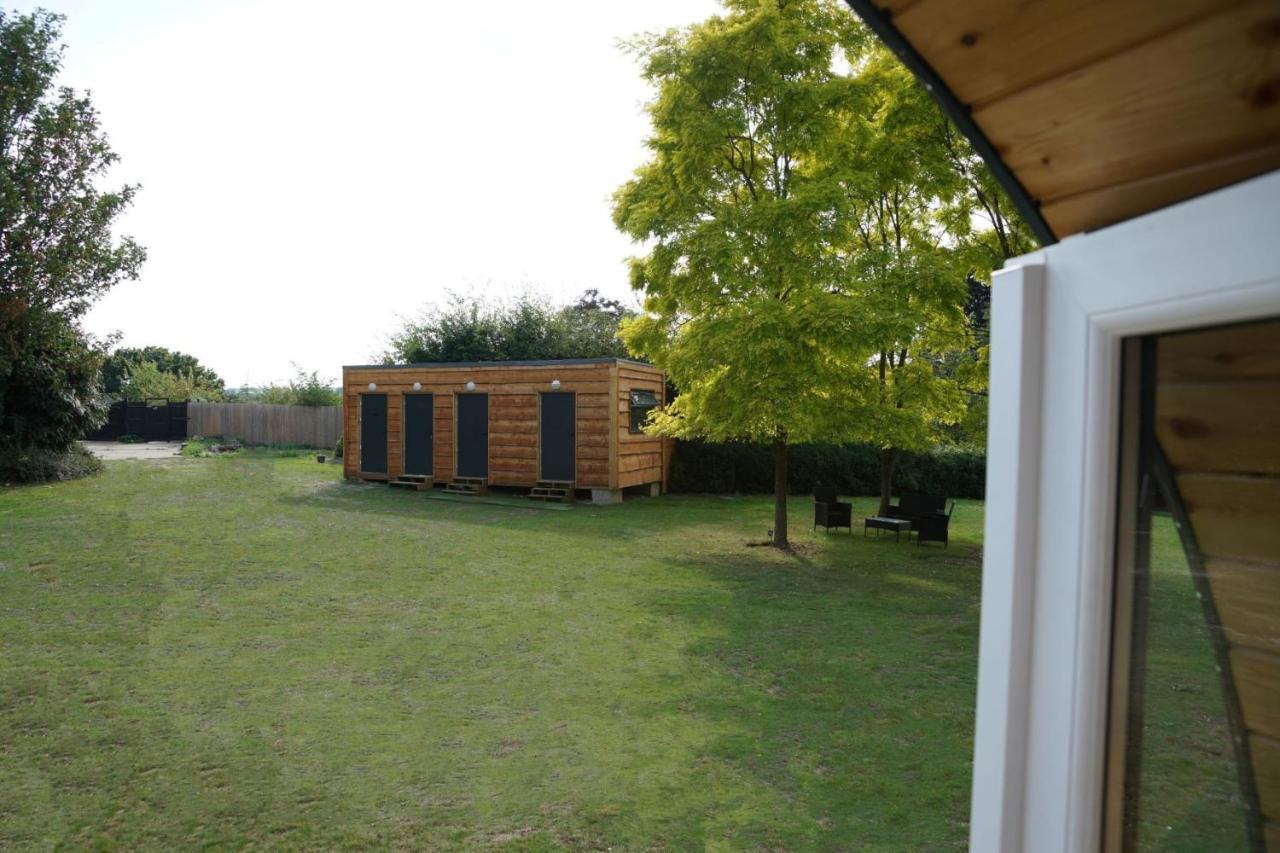 The Piggery Pod Hotell Sittingbourne Exteriör bild